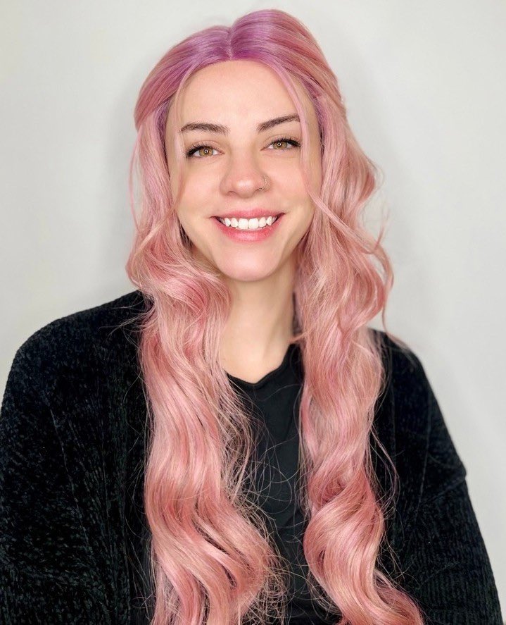 Two things we love...Laci + Lavender Frose 🎀

Are you ready to brighten up your summer with some temporary pink hair? 

Shop: bit.ly/3VlhVmD