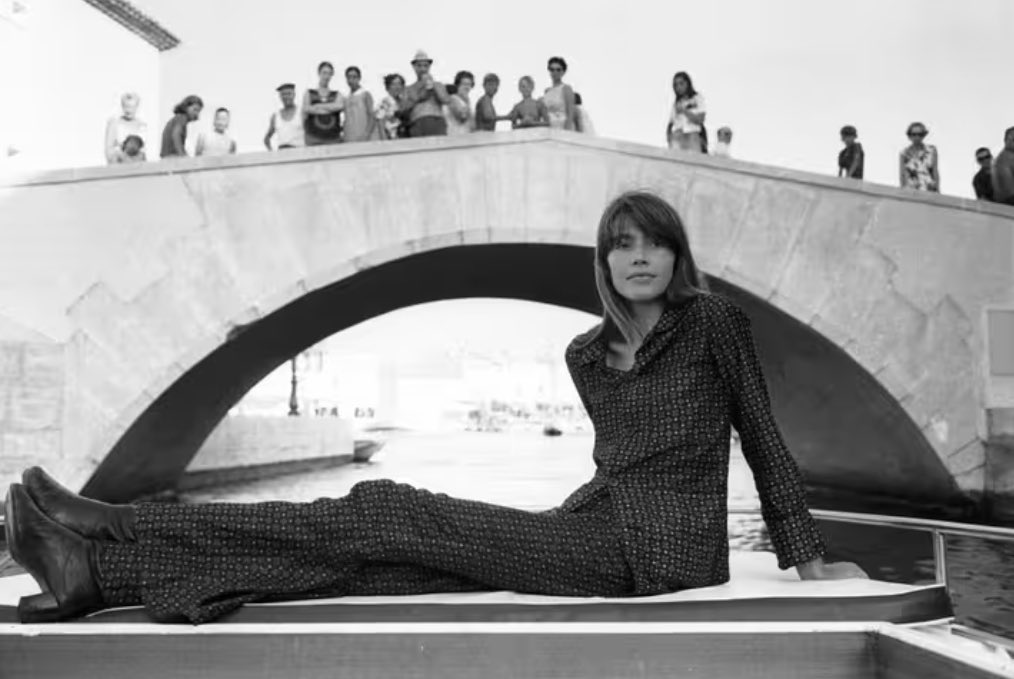 AOC1978's tweet photo. Si tu crois un jour…

Nous en sommes sûrs : pour toujours on vous aime. 
#MessagePersonnel 

Toutes mes pensées @ThomasDutronc https://t.co/t0Ne1PELyr