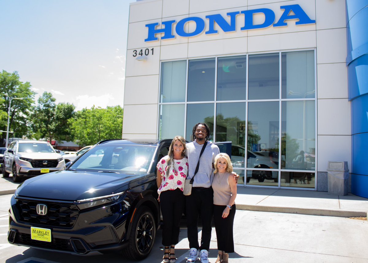 Introducing our newest partnership… <a href="/TheGGGuard/">The Green & Gold Guard</a> men’s basketball player, Keshawn Williams!💚💛 
 
We are so excited to partner with Keshawn, who picked up his all new <a href="/Honda/">Honda</a> CRV Hybrid today! Everyone give him a warm welcome and be sure to cheer him on in the coming season. 🏀