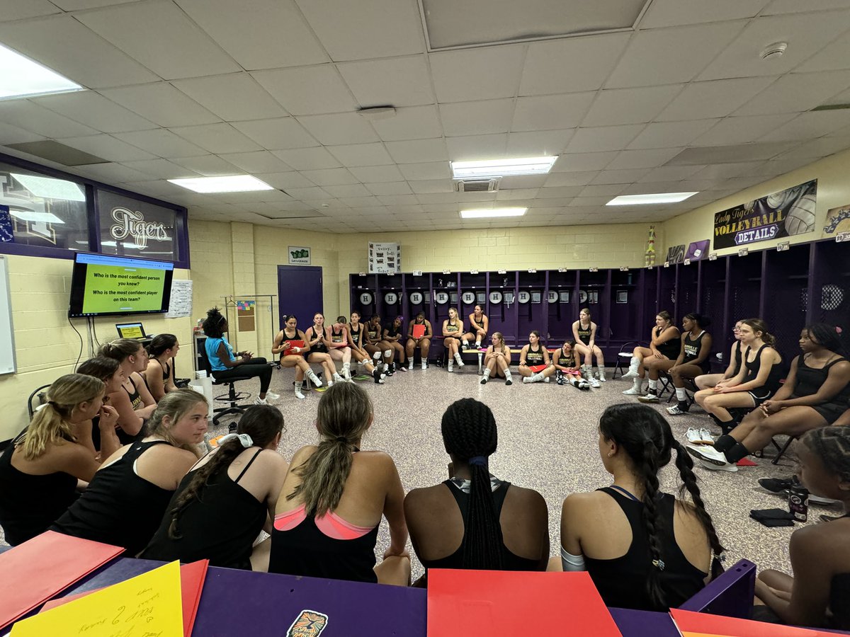 HahnvilleVB's tweet photo. Training Ground Camp - Day 2
🏐🐅 #dothehardwork #culturematters #letsGEAUX https://t.co/mHfcPmb3f3