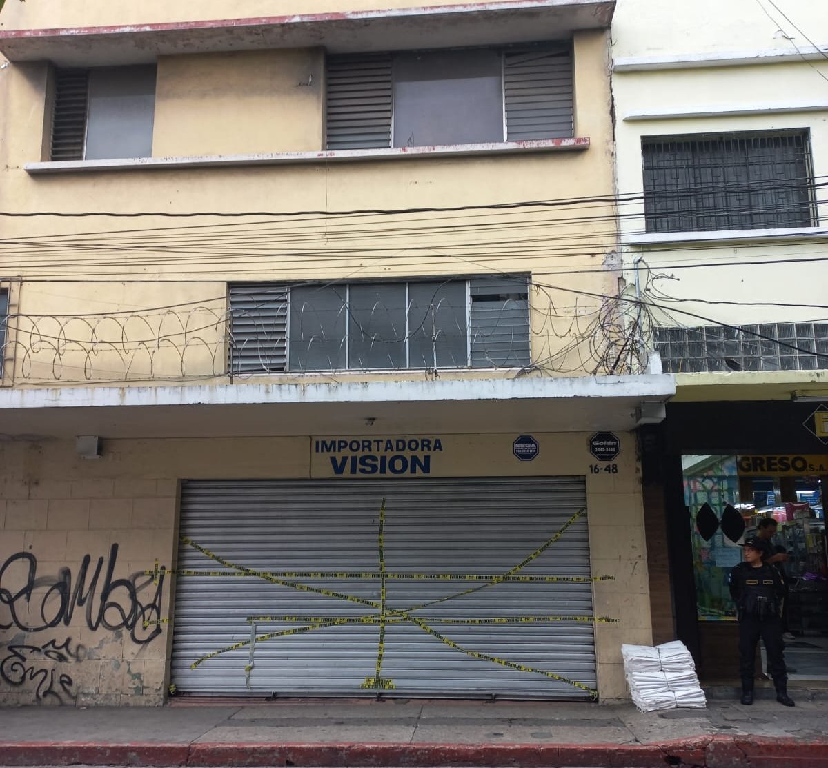 #Allanamientos #MPfuerteYfirme
La Fiscalía de Delitos contra la Propiedad Intelectual en coordinación con la Fiscalía Regional Metropolitana  realizan secuestro de evidencia en un local comercial ubicado en la zona 1 de la ciudad de Guatemala, como seguimiento a la diligencia de