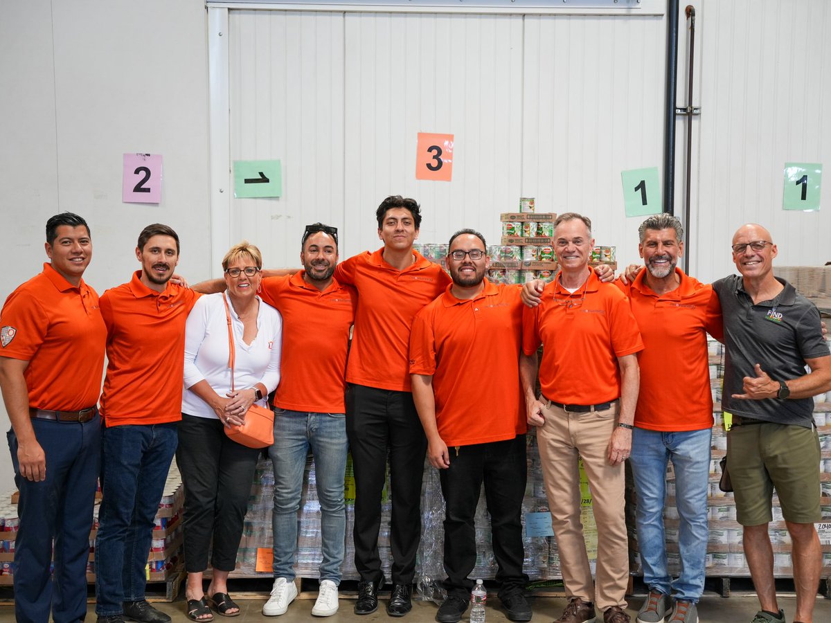 RenovaEnergy's tweet photo. Today, our team at Renova shined a different kind of light by volunteering at @FINDFoodBank ☀️ We’re committed to empowering our community one act of kindness at a time🧡

#RenovaEnergy #coachellavalley #community #solarforgood https://t.co/a03RMZ2Ljm