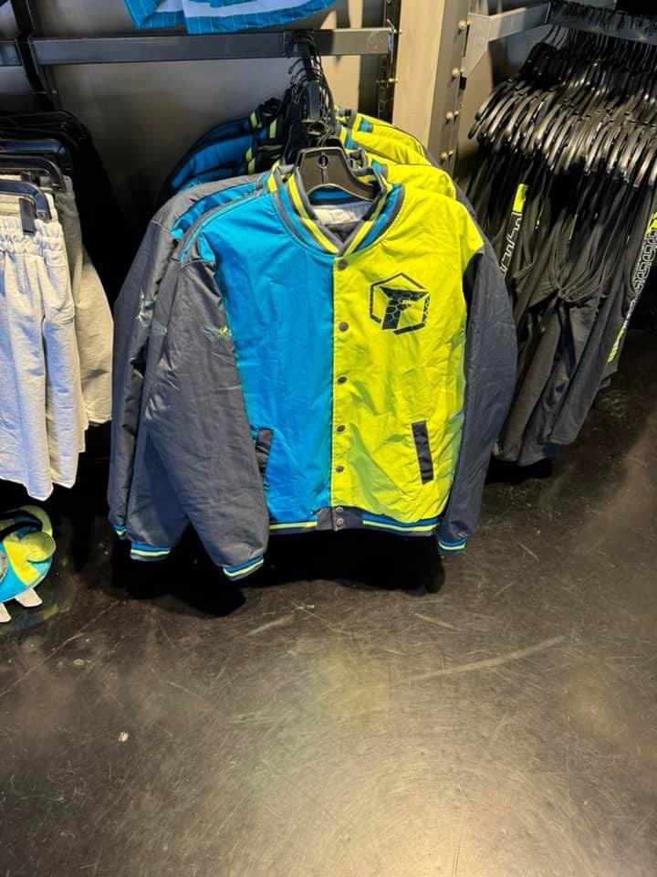 KDFanatics75's tweet photo. New merchandise at @Carowinds featuring Fury 325! 💚💙
#NewMerchandise #Carowinds #KDFanatics #CedarFair #NewMerch https://t.co/WrQKpmpMVN