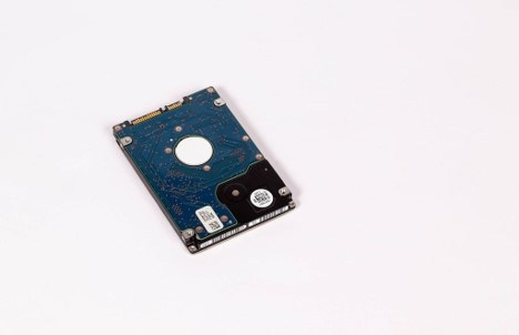 KSTech_Support's tweet image. &quot;Did you know? The first 1GB hard drive was announced by IBM in 1980 and weighed over 500 pounds! How far we&apos;ve come. 📦💾 #TechTrivia #DataStorage&quot;