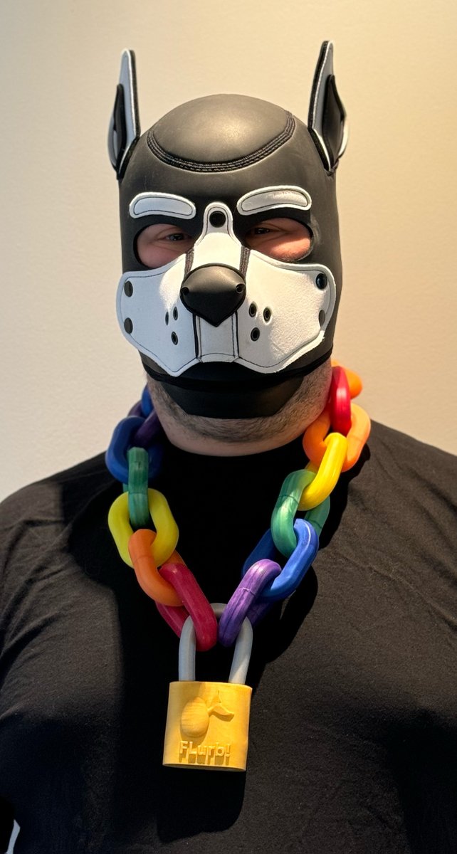 🌈 Celebrate Pride in style with our Silicone Rainbow Chain! 🏳️‍🌈 Show your colors with this vibrant, comfortable accessory that shines as bright as your pride. Perfect for parades and parties. Get yours now and let your true colours sparkle! flurb.me/product/rainbo… #PrideMonth