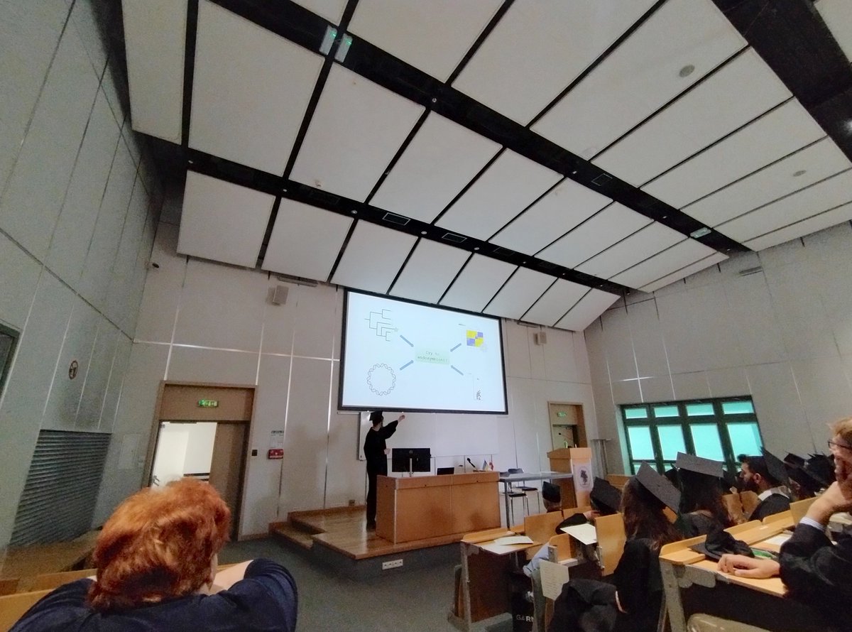 ania_karnkowska's tweet photo. Today we celebrated at @BiolUW the end of the academic year with our masterβs students. πππ
So proud of ππππ¨ππ² ππ¨π₯π₯ππ§πππ«, who gave an amazing closing lecture on his work on #endosymbionts of #protists from freshwaters.
#proudPI
#MicroDivER https://t.co/HTGKRX9f1I