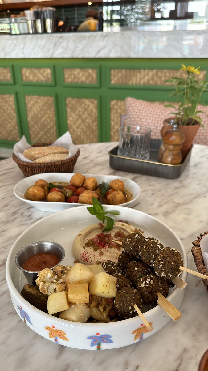 riyadhkw's tweet photo. ميز ذا هاوس ☀️🍃
من المطاعم المميزة✨😍
مكان شرح واكل لذيذ
كل صنف احلا من الثاني 
يستحق التجربة والتكرار✔️😋 https://t.co/z1rDYoTXNz