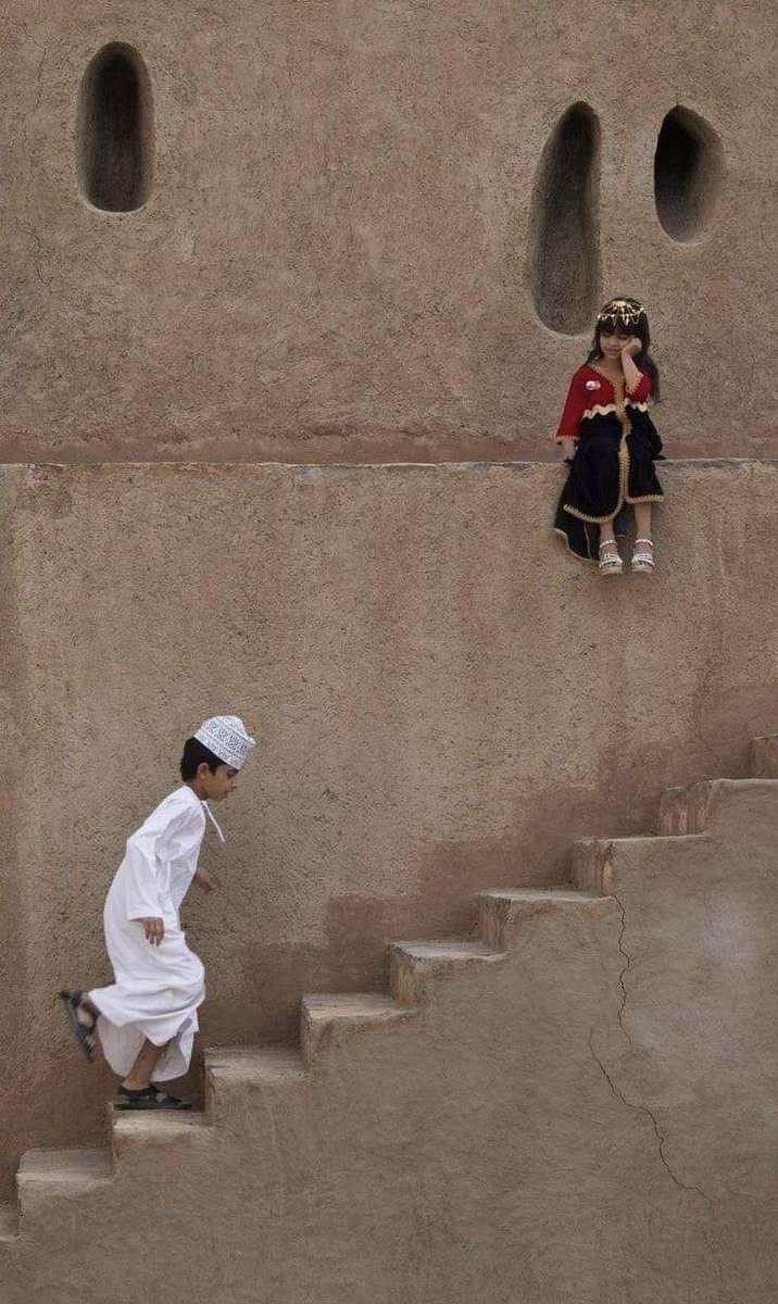 رَعى اللهُ مَن هامَ الفُؤادُ بحـبّهِ
وَمَن كِدْتُ من شوْقٍ إليه أطيرُ