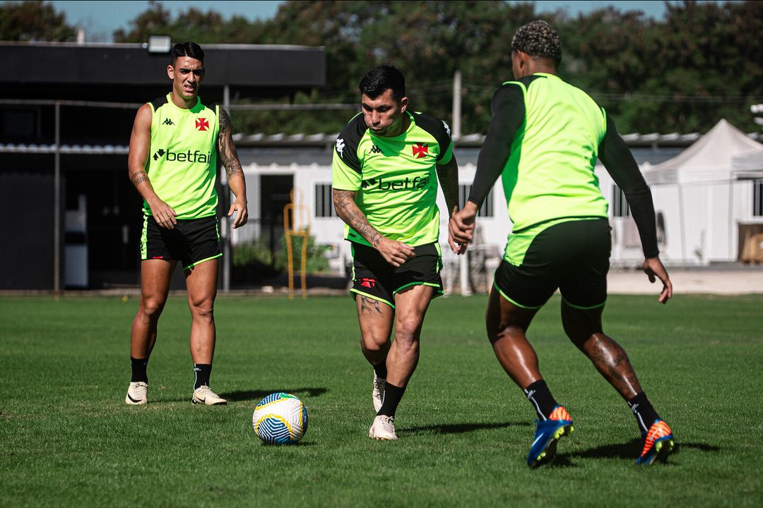 Boca está cerca de concretar la vuelta de Gary Medel Medel entrena en Vasco da Gama.