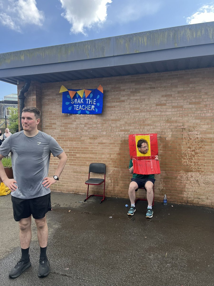 Huge thank you to all the young people involved in helping the Science teachers run their stalls at the summer fair. Well done everyone 👏🏻💛 #leadership #community <a href="/ndhsglasgow/">Notre Dame High</a>