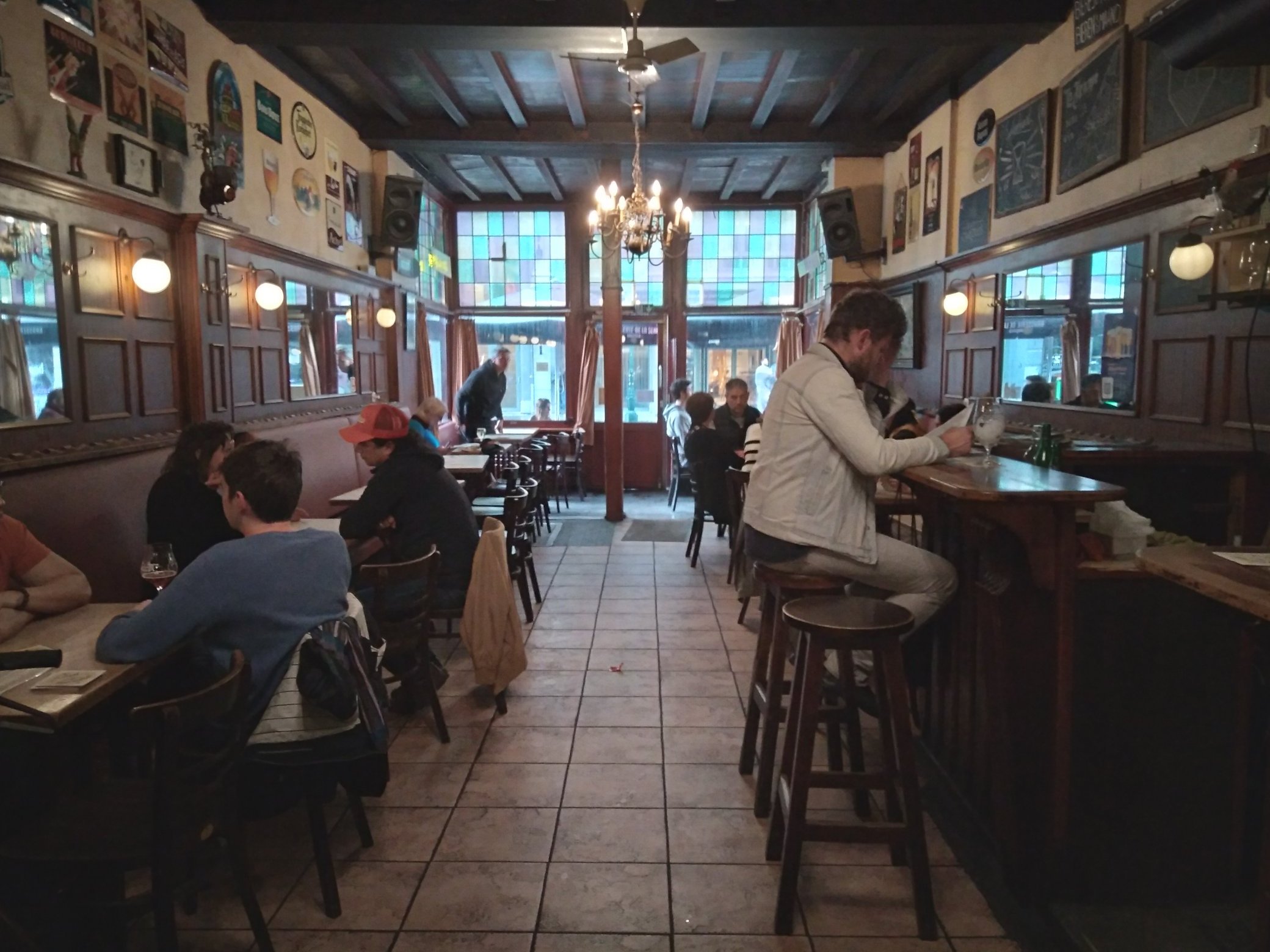 Dave Atkins on X Enjoying a few Zinnebir s in Le Coq. Great classic no frills Brussels beer bar. https t R8XXK6gvtt X