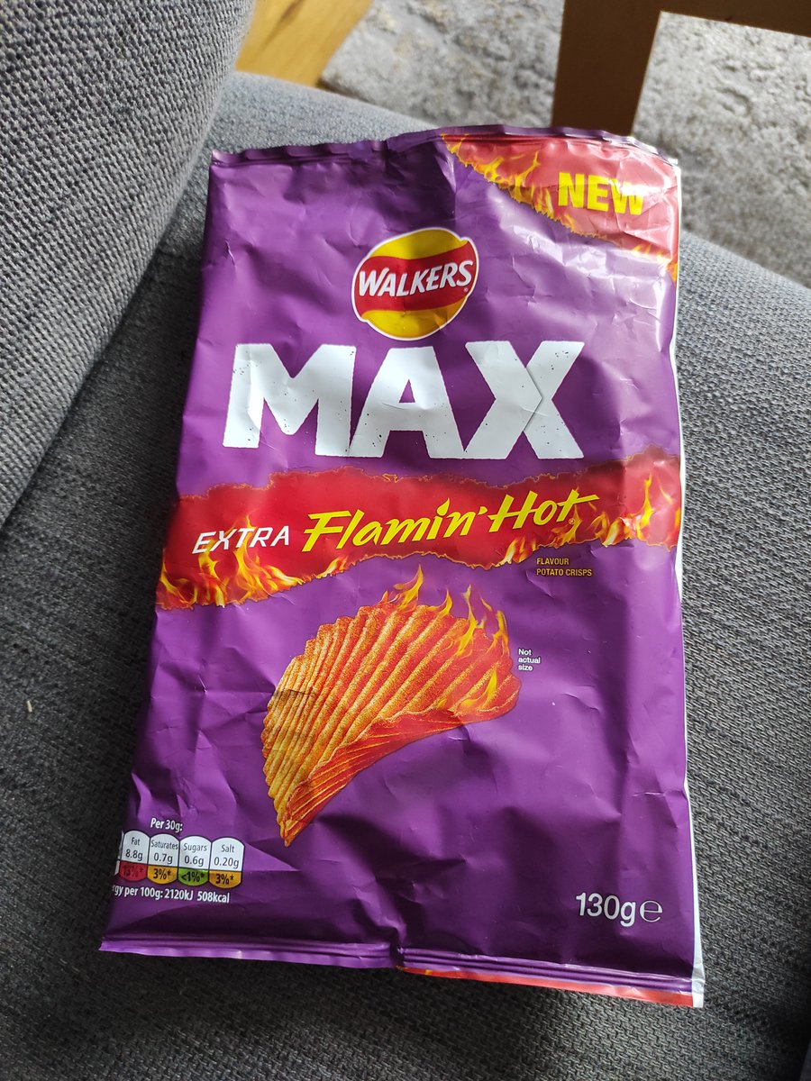 howler_uk's tweet photo. @walkers_crisps, these are a lovely heat level after eating that lingers in the tongue. More please https://t.co/iYFpvMhZlc