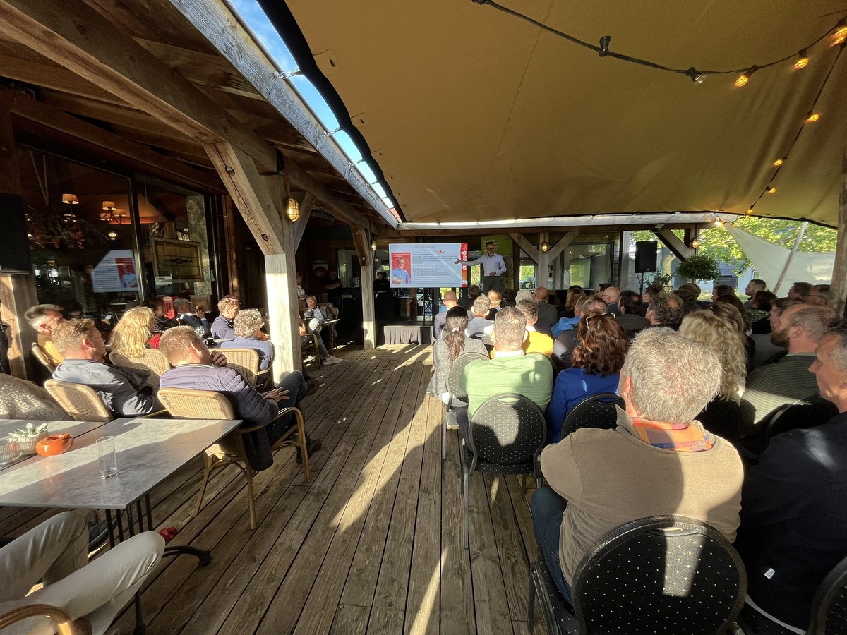 GroenOndernemen's tweet photo. Wat een succes! Vandaag na 10 jaar weer een Koninklijke VHG Landelijke Ledenbijeenkomst Met ruim 140 leden netwerken wij, barbecuen wij en krijgen wij na een welkomswoord van John Koomen een enorm interessante en presentatie van Wim Davidse over kansen op de arbeidsmarkt!

#VHG https://t.co/oTeg2DLDXN