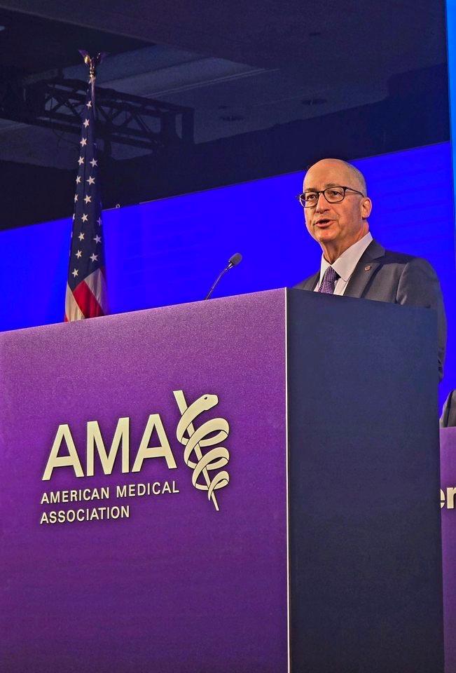 Congratulations to <a href="/AmerMedicalAssn/">AMA</a> Board Secretary &amp; #CMADocs Past President Dr. David Aizuss (<a href="/lasereyedoc/">David Aizuss</a>) on his re-election to the AMA Board of Trustees! ama-assn.org/about/board-tr…