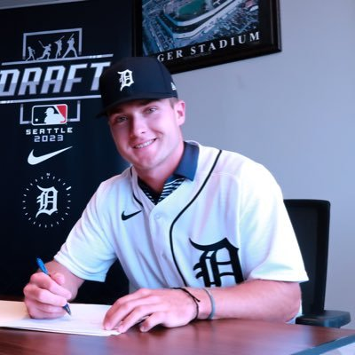 TomTrudeau's tweet image. Churn the back of your MiLB roster with these bats projected by @StatlineScout as top 25 by wRC+

Kevin McGonigle 📸 (16% rostered in @Fantrax )
Edgar Quero (16%)
Ben Rice (16%)
Moises Ballesteros (15%)
Luke Keaschall (16%)
Tre Morgan (11%)
C.J. Kayfus (9%)