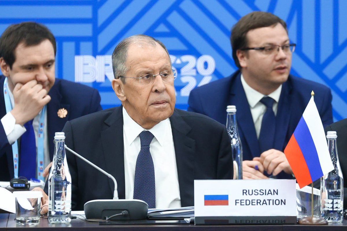 mae_rusia's tweet photo. 💬 Canciller Serguéi Lavrov: El bloque #BRICS es una de esas asociaciones, que, no con palabras, sino con hechos, aplican los principios de cooperación igualitaria, respeto mutuo, actitud abierta, pragmatismo, solidaridad y consenso.

 https://t.co/dbHArkHRiP https://t.co/KronuaPaCd