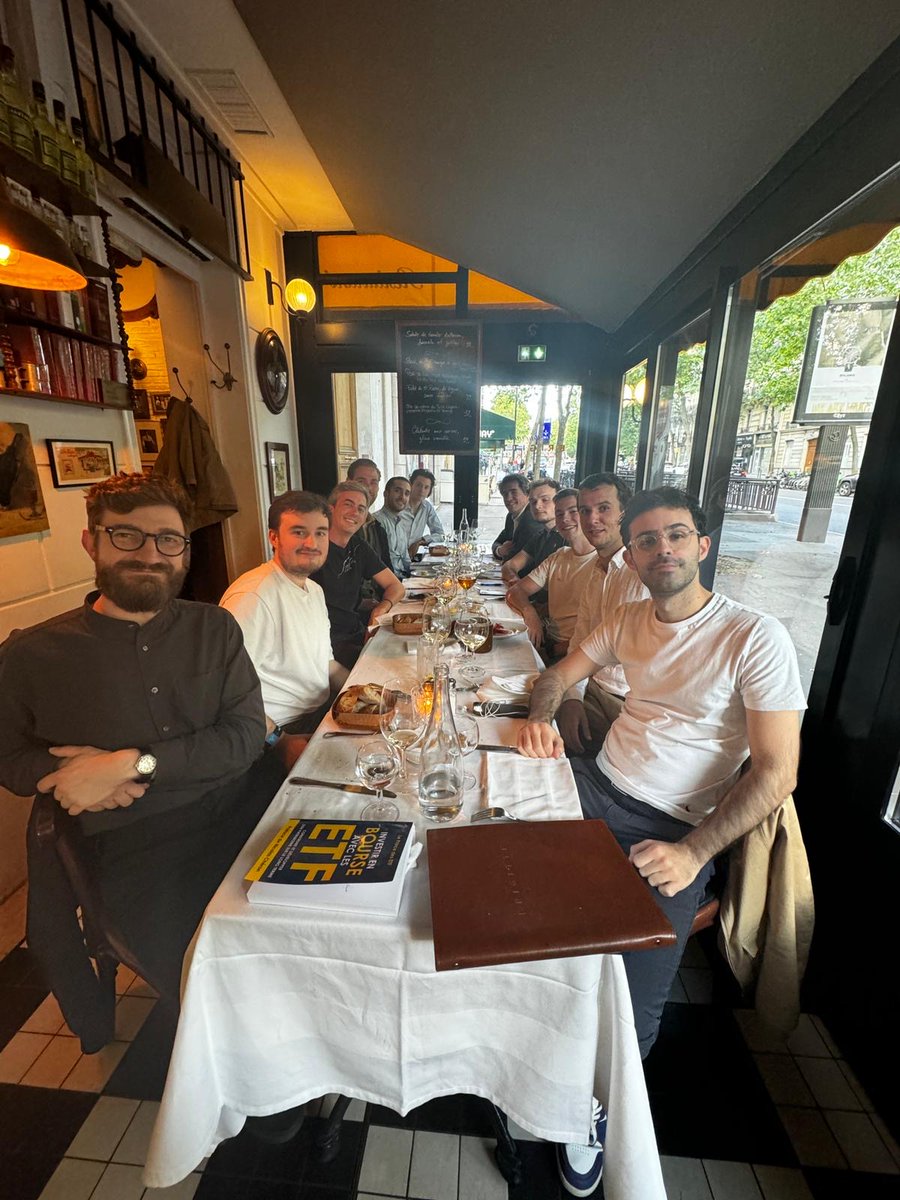 NCheron_bourse's tweet photo. Une belle table à 3 millions de followers sensibles à l’éducation financière, chez Brigitte, Paris 

Collaboration non commerciale https://t.co/sWSZ8hL0ou