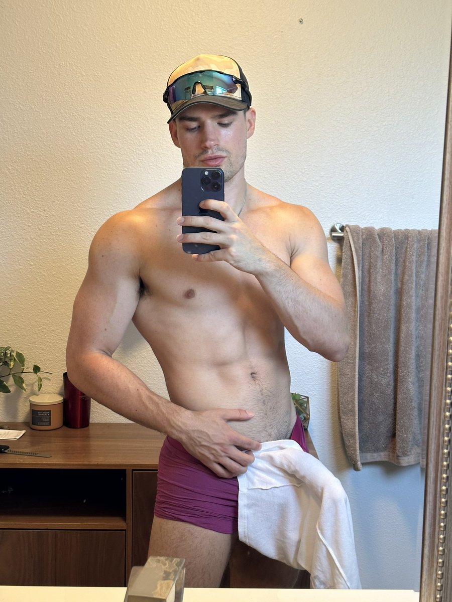 WyattGone's tweet image. The first one to send and send a screenshot to my DM will have the full photo.😈

paypal.me/Manuellacruzz?…