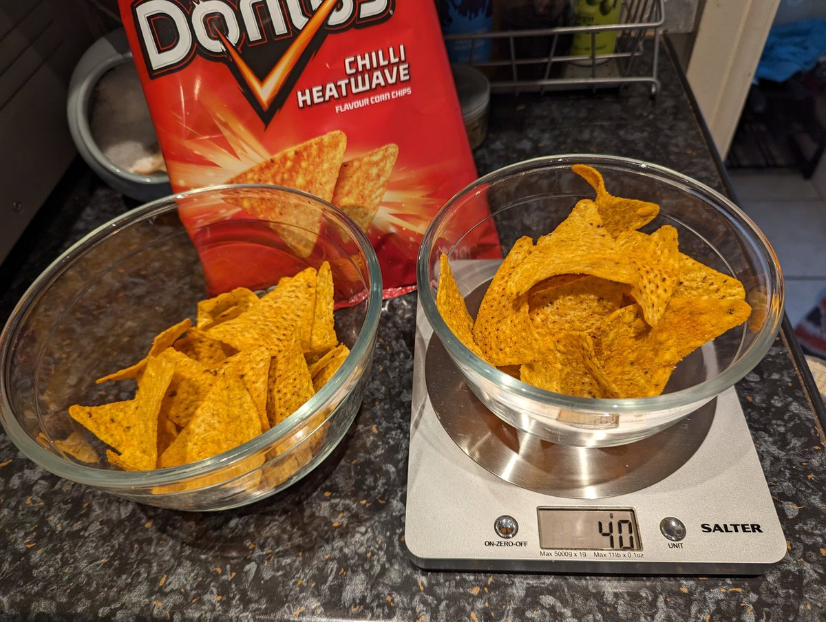 albiondumsday's tweet image. I bought a big pack of @Doritos, &amp;amp; carefully doled out 20 complete ones, &amp;amp; they weighed exactly 40g - &amp;amp; at 500cal per 100g that&apos;s 200cal = 10calories per chip  #kitchenscience