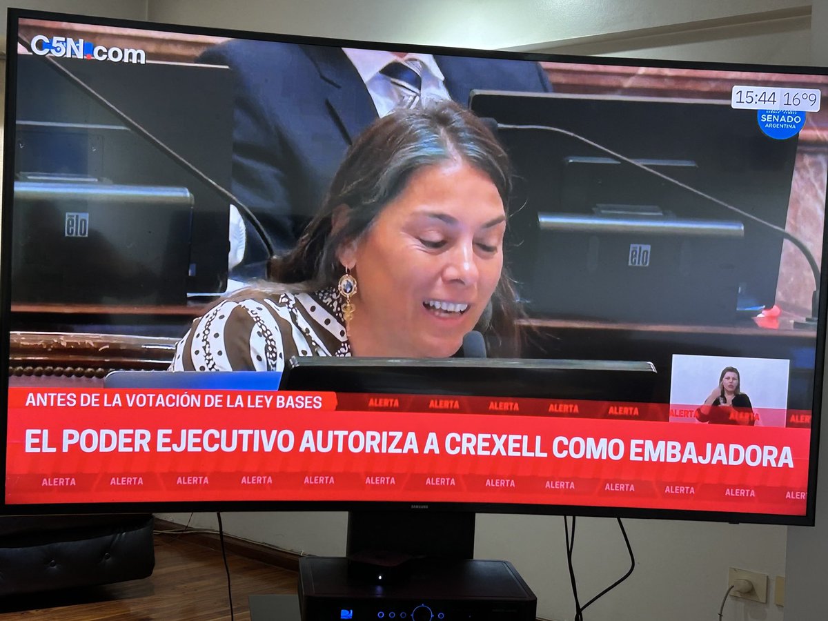 tunykollmann's tweet image. En cualquier país normal esto hace caer a un gobierno: le canjearon una embajada de la Unesco en Paris x su voto a la ley Bases Un escándalo Mas casta, difícil