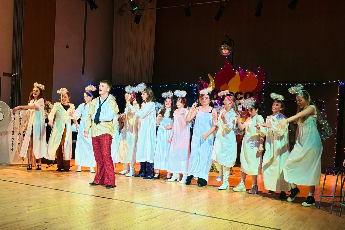 BlanefieldCare's tweet photo. We had an amazing time @BalfronHigh! A fantastic end of term school show filled with so much talent and fun! 🪩🕺🏽🎤 #BalfronHigh #CommunityConnections https://t.co/MPcTbIwFRE