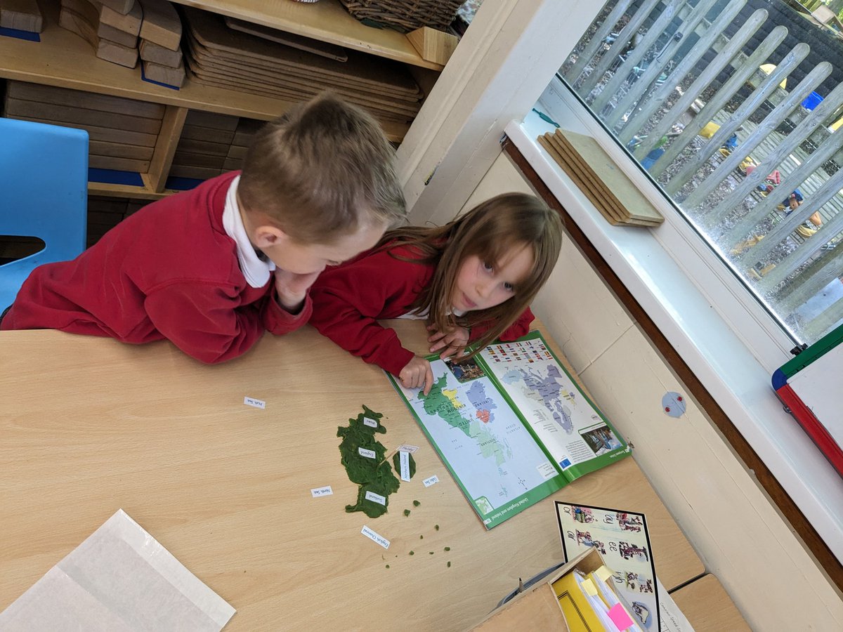 HMillSchool's tweet photo. Team 1 was incredible today! We were tasked with creating a map of the UK, then labeling the 4 countries and seas.
#GeographersOfTheFuture https://t.co/ZRtT9QElef