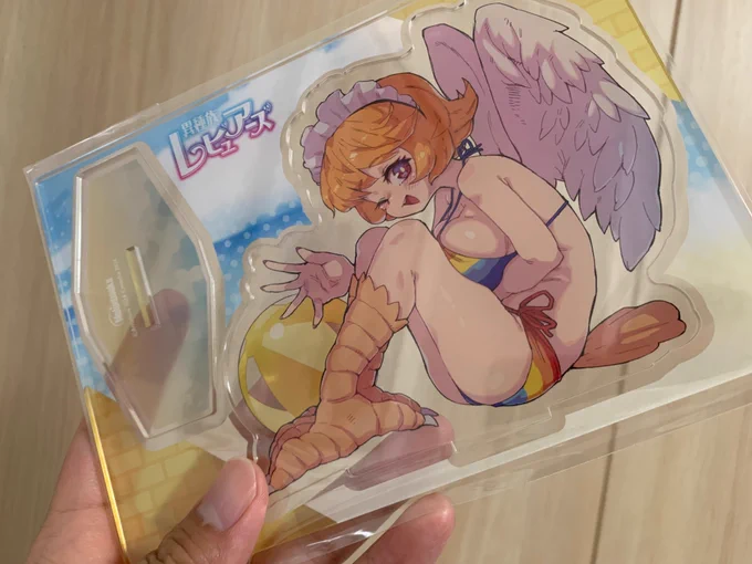 メロブでレビュアーズ10巻とセット販売されてるアクスタ。でっかいね。 