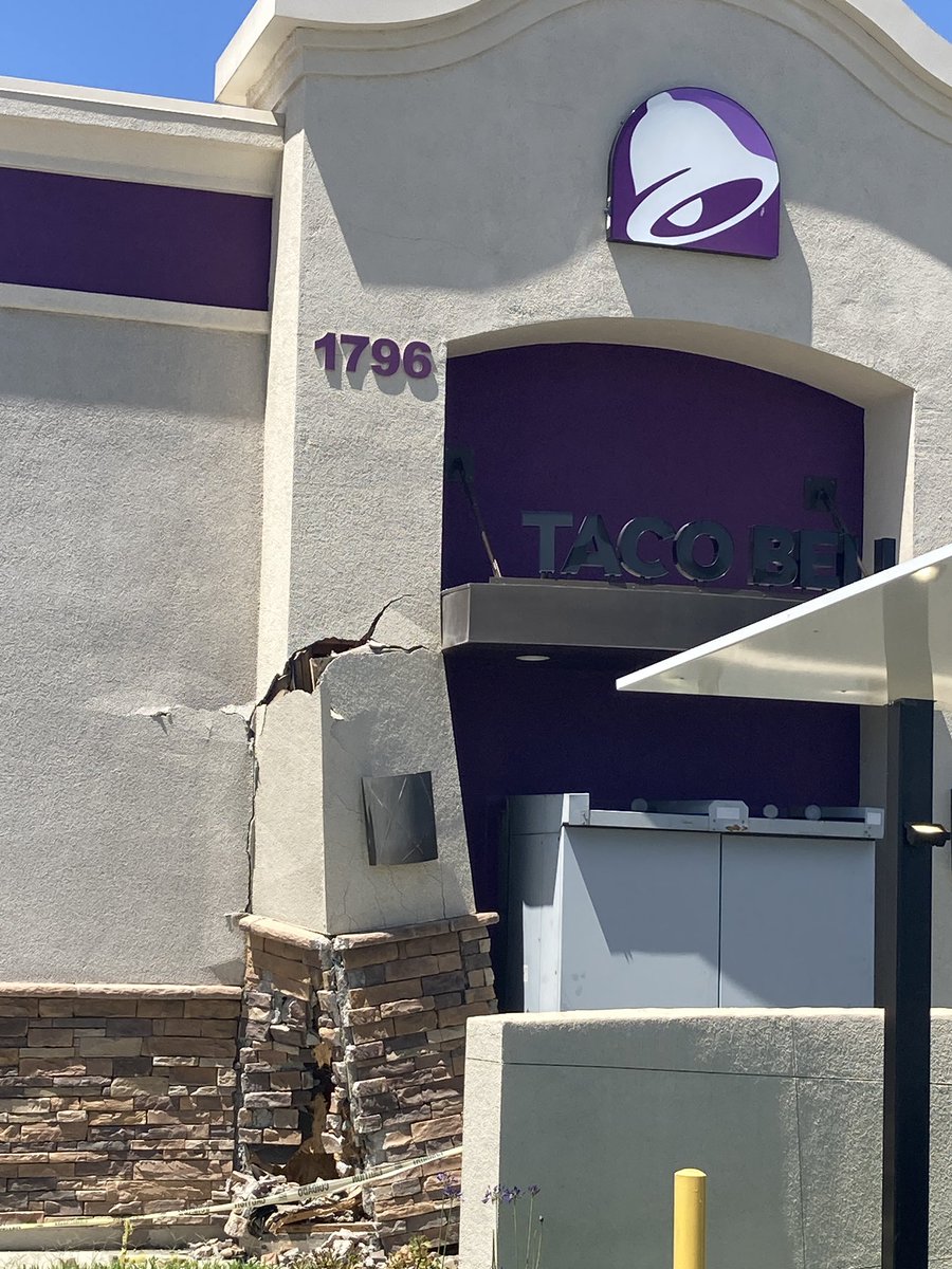 AaronIsREAL's tweet photo. @tacobell You Ok? https://t.co/gXZ5I9B0Lm