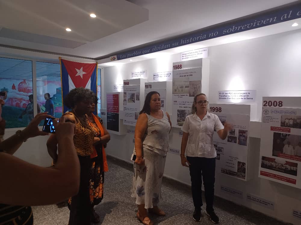 La #FEU de la <a href="/UCMPinardelRio/">Universidad de Ciencias Médicas de Pinar del Río</a> protagonista del proceso de evaluación externa. Dunia Echevarría Padrón, Presidente de la FEU, muestra a los evaluadores, locaciones que guardan momentos históricos de la Patria.
#UCMPinarPorLaExcelencia
#PinarXNuevasVictorias