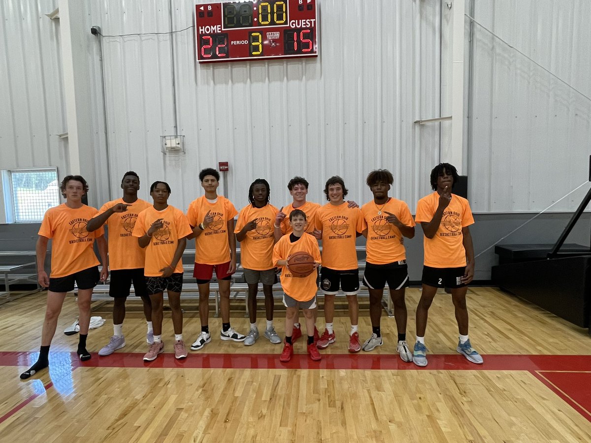 BigRedBasketba1's tweet photo. Huggins Champs👑🥇
31-1 3 Day Record #eobc https://t.co/IcYSX5sUPq