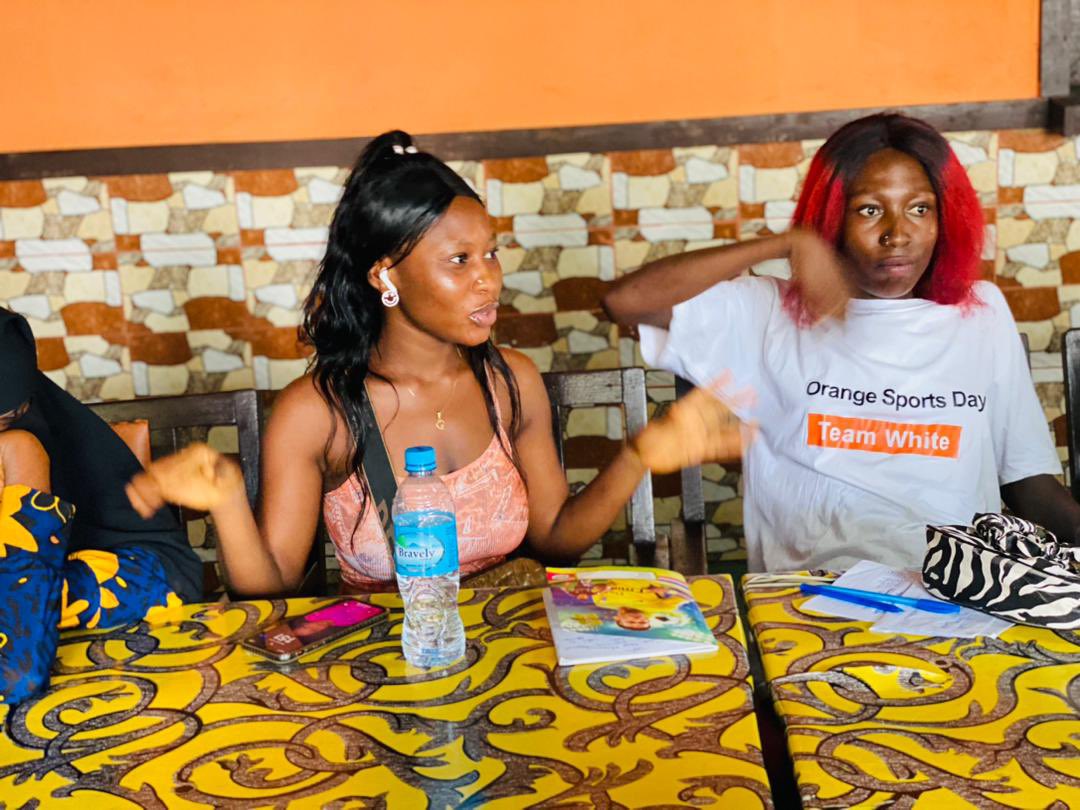 women_sierra's tweet photo. With support from @Purposeful_org and @UKinSierraLeone, Women For Women Foundation Sierra Leone organised a safe space session where teenage mothers and girls feel physically and emotionally secure. https://t.co/FWxwxFwqZz
