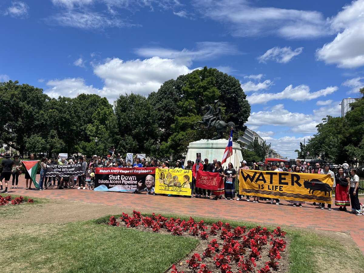 ClaireDorn69265's tweet image. Water is life! #noDAPL