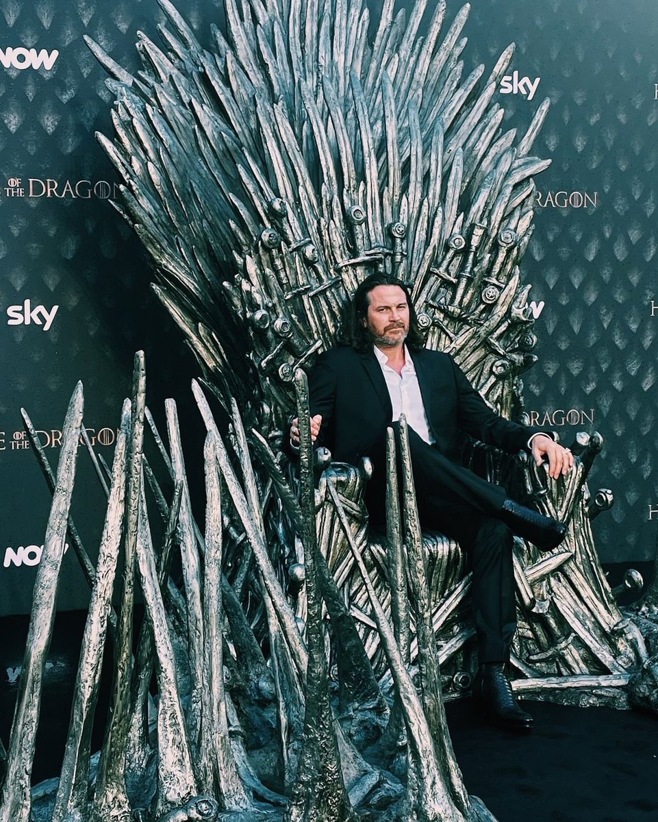 Pretty comfortable this chair…. 

#HouseOfTheDragon starts June 17th in the Uk on <a href="/SkyUK/">Sky</a> &amp; <a href="/NOW/">NOW</a>