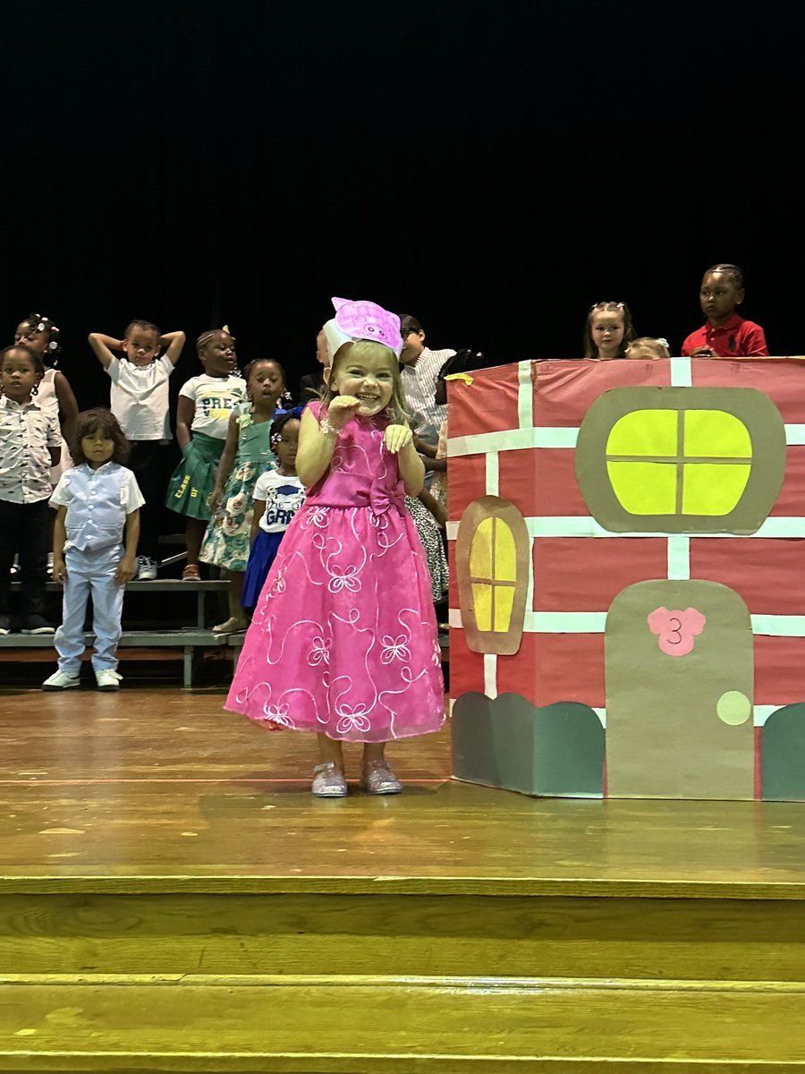 DrJanetWright's tweet photo. Kindergarten ready!!!! @NPESbraves3012 https://t.co/eDGXslZi3w
