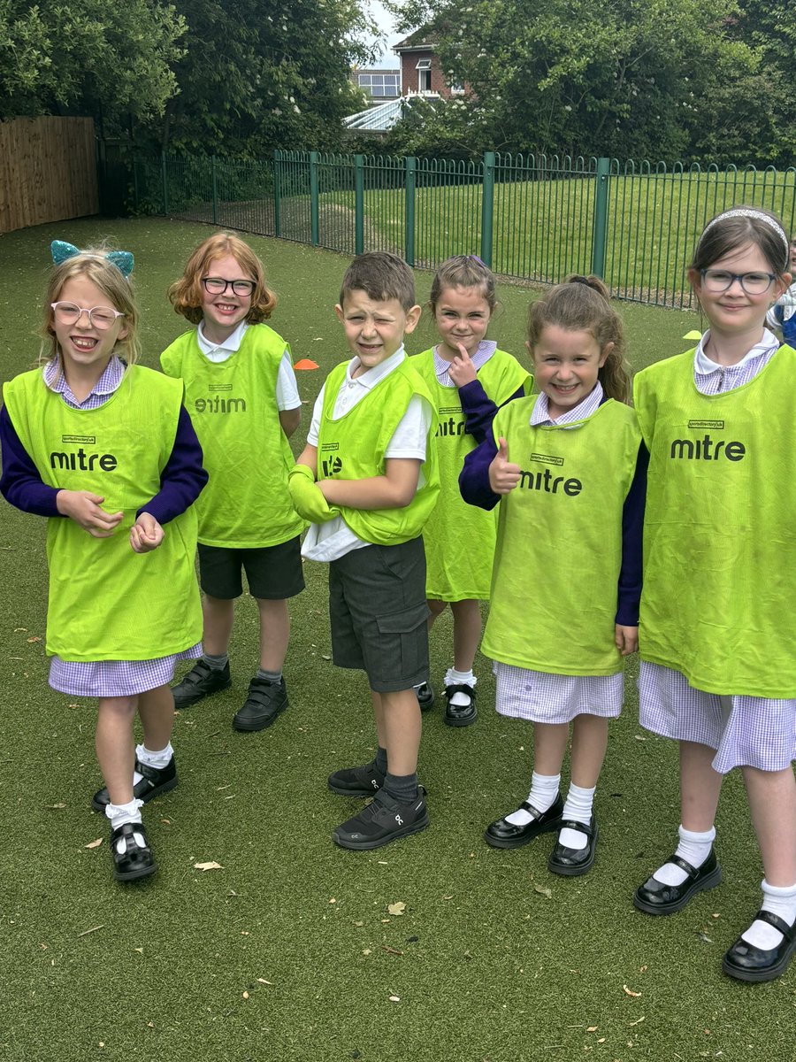 Emmaus_School's tweet photo. Year 2 had fun playing mat ball today with coach Joey. We made sure we used our teamwork and communication skills as we played our games! @Liverpool_SSP #EmmausPE #EmmausYearTwo https://t.co/lFLFif43iD