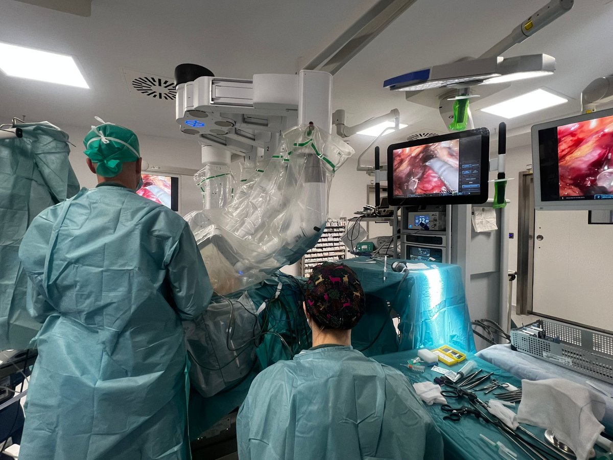 #DíaMundialDelCáncerdePróstata
Enhorabuena a nuestro equipo de Urología por la innovación en el diagnóstico y tratamiento de este tipo de cáncer, el más frecuente en hombres. 🔝Cirugía robótica, biopsia por fusión, crioablación, consejo genético y mucha HUMANIZACIÓN. Gracias 🌸