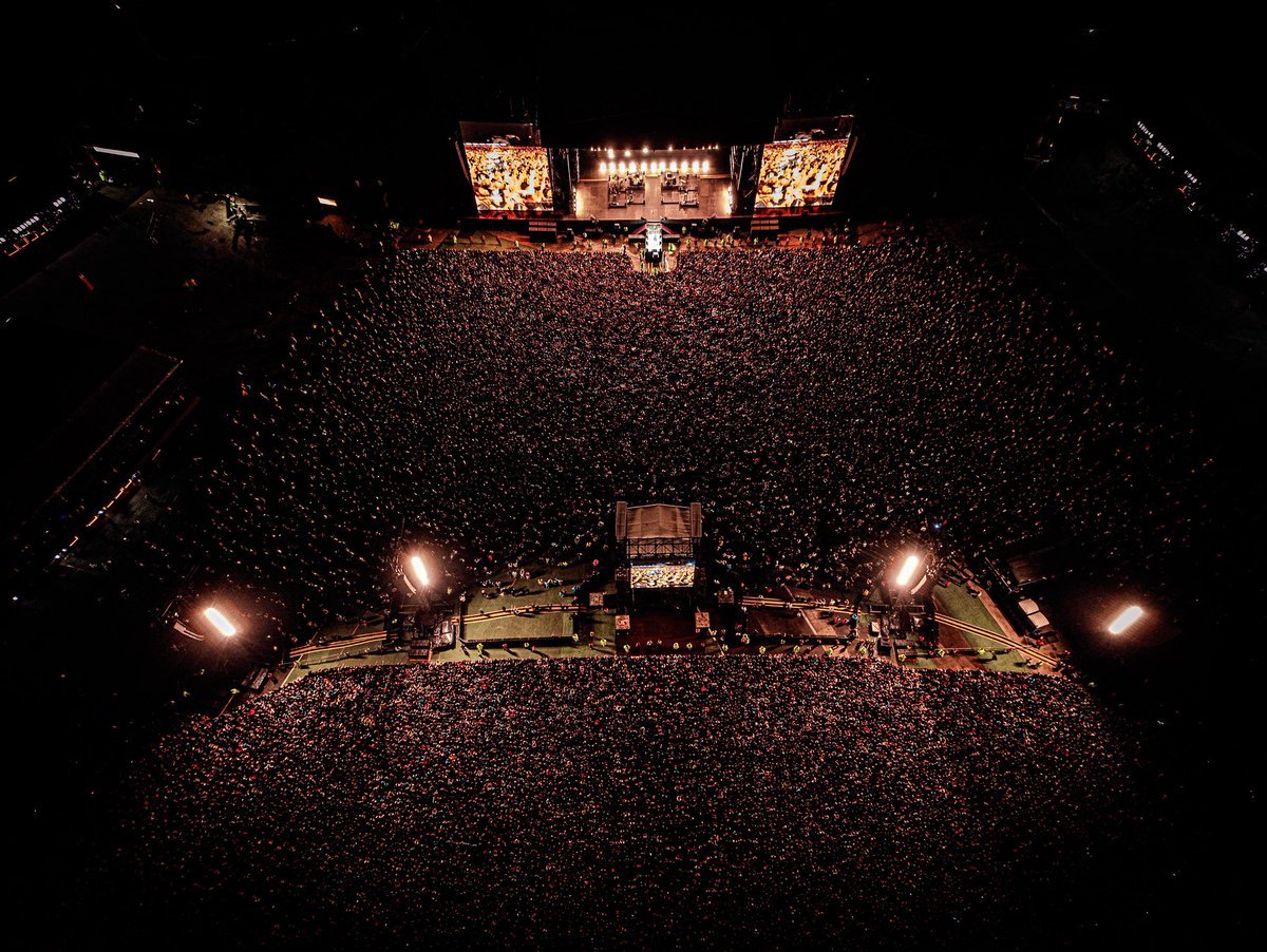 MHuntersGlobal's tweet image. Relive the magic of an unforgettable night! 🌟 @SuiteAlvaro rocked #CDMX alongside the legendary @bunburyoficial. It was a concert for the ages! 🎸🔥 #LiveMusic #ConcertRecap #RockAndRoll