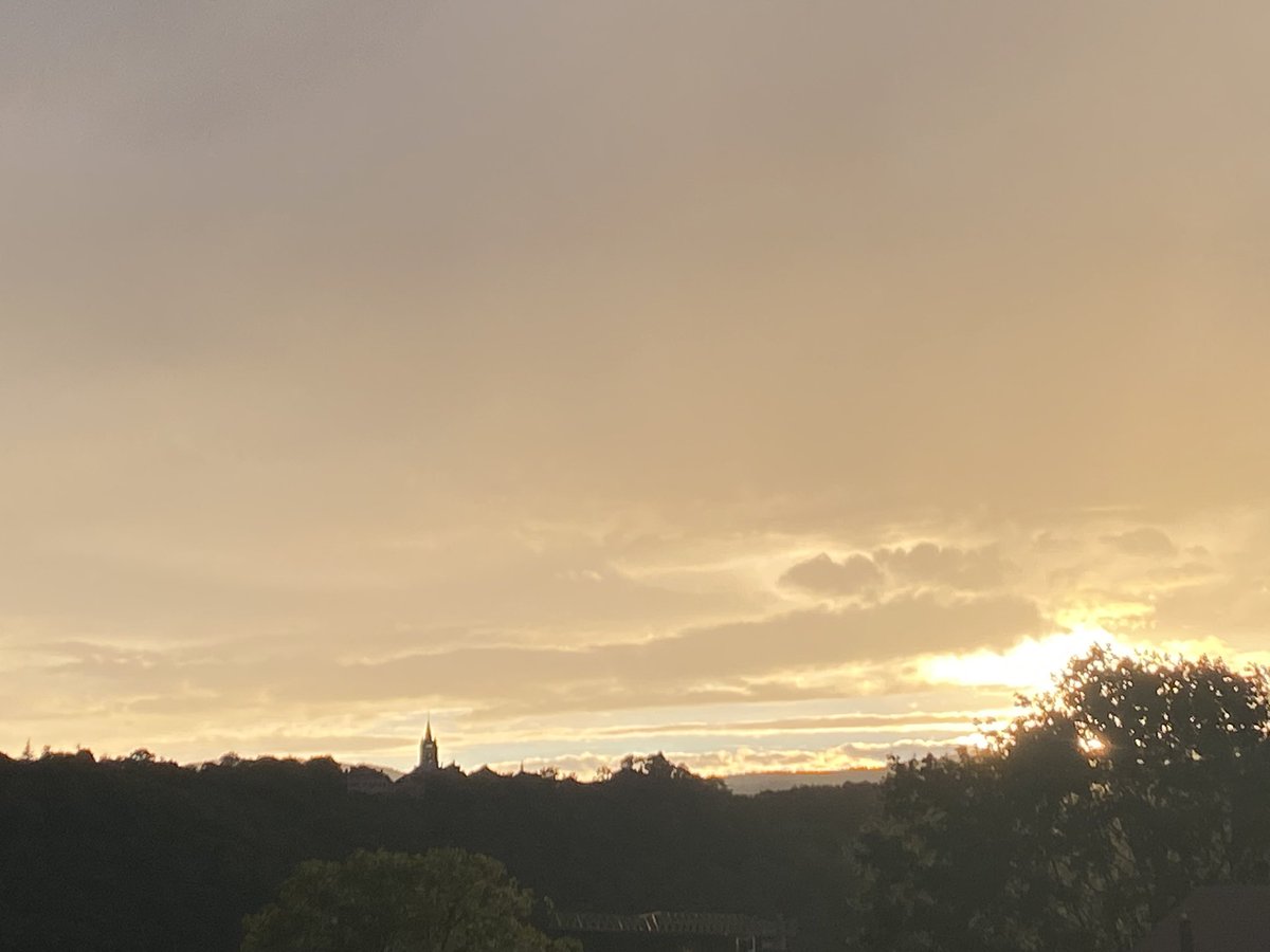 Madame_Poppins's tweet photo. De toute évidence, si je suis en retard dans mes corrections, l’automne a de l’avance. #MonBalcon à l’instant.
Pareil chez vous ? https://t.co/77Rc9FFwvn