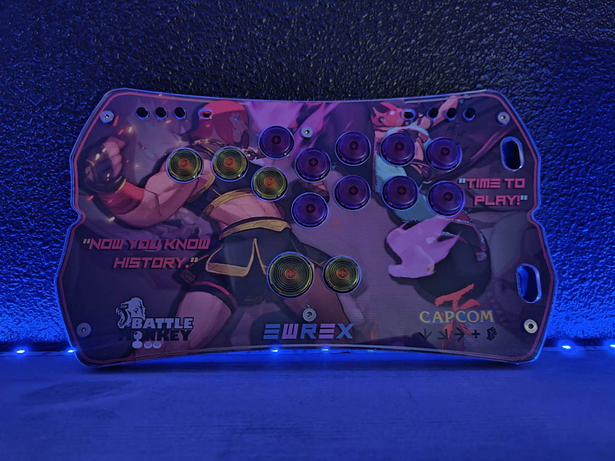 XBattleMonkeyX's tweet photo. Another SL-X this goes to France 🇫🇷 
Wooden enclosure, Brook p5 mini inside, artwork done. By the customer, many thanks to @eWrex_  for the commission.
#leverless #fightstick #arcadestick #custombuild #allbuttoncontroller https://t.co/bxoKLEFFtp