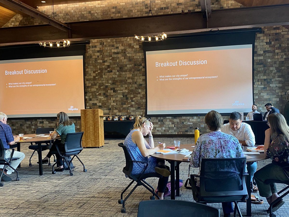 TiffanyJNixon's tweet photo. In Topeka today enjoying a gathering of the local ecosystem partners! @networkkansas @JoinSourceLink #GoTopeka https://t.co/eqxbDedtDr