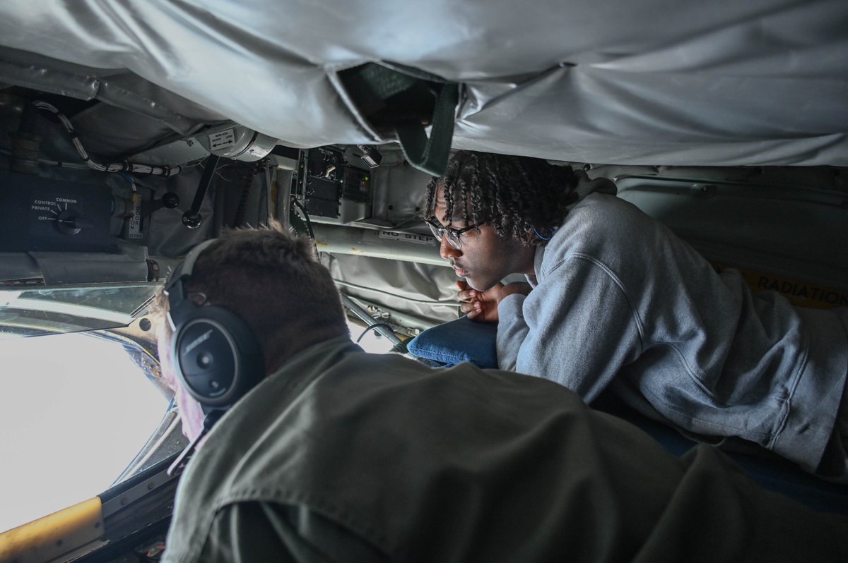507arw's tweet photo. ACE Academy students watched the 507th refuel a C-17. Whether the C-17 is delivering troops or aid, the KC-135 can quickly get it anywhere around the globe. No other country does this as effectively as the United States. 🇺🇸
To be a part of awesome, visit https://t.co/ZrEhihOkvH. https://t.co/xlAzD8Nr1L