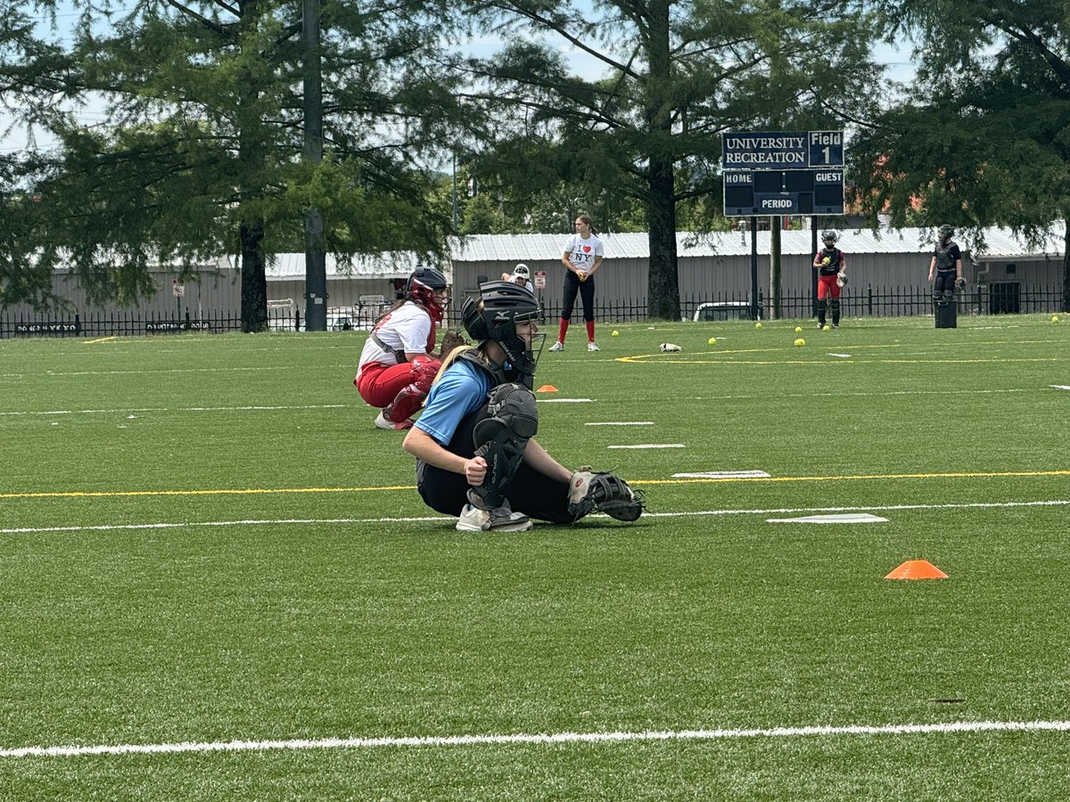 Had a great time at the <a href="/RazorbackSB/">Arkansas Softball</a>’s Elite Pitching and Catching Camp! Enjoyed catching multiple different pitchers and visiting with all the coaches! <a href="/CoachDeifel/">Courtney Deifel</a> @Djgasso <a href="/MattMeuchel/">Matt Meuchel</a> <a href="/DanielleGibsonW/">Danielle Gibson Whorton</a>