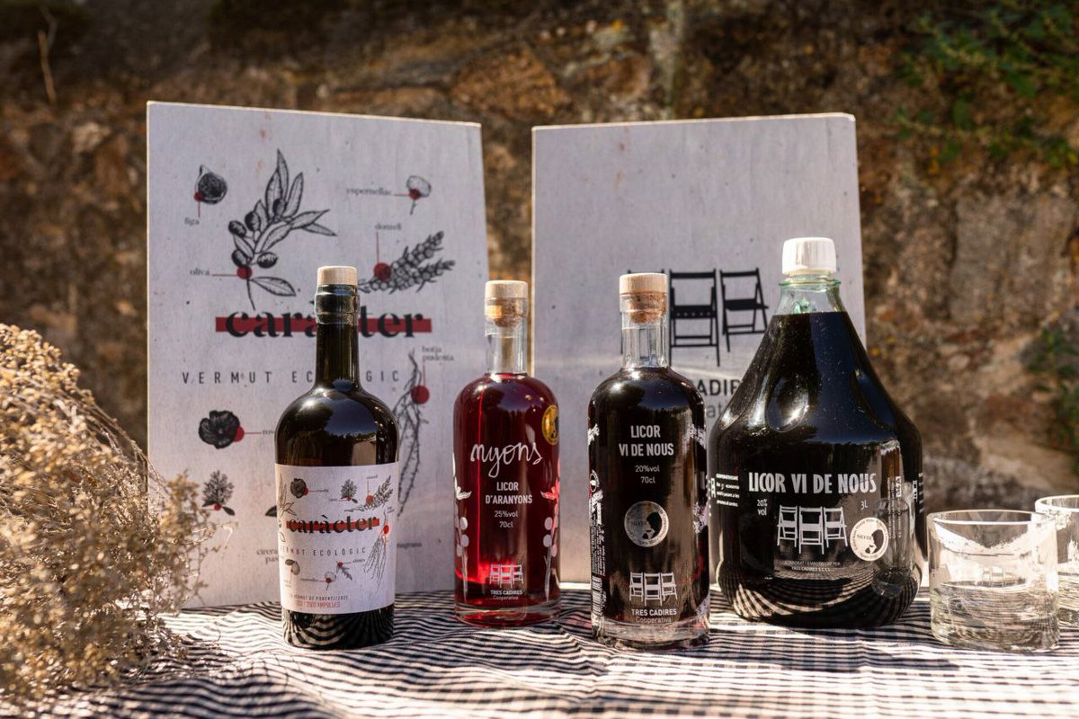 ✨🍹TAST DE LICORS AMB 3 CADIRES!

👉 DIUMENGE 16 de juny, a les 12h, compartirem una estona amb les companyes de <a href="/TresCadires/">Tres Cadires #ArtesaniaEnEssència</a>, que ens guiaran en un tast dels seus millors licors!

🔴 PLACES LIMITADES!
📍Lloc: Ateneu la Baula, C/Nord, 4 

INSCRIPCIONS: ateneulabaula.sumupstore.com/producto/tast-…