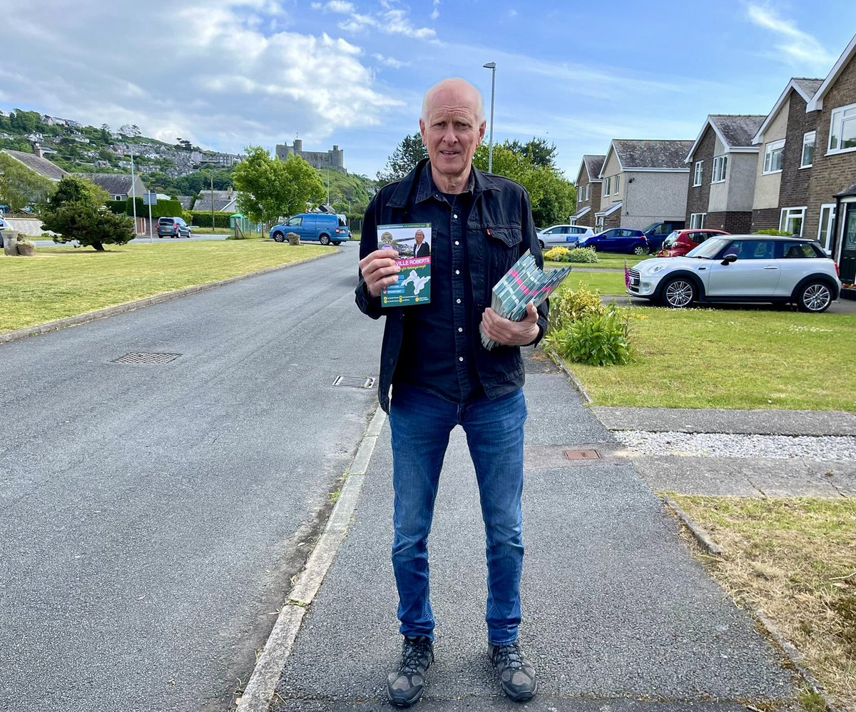 LSRPlaid's tweet photo. Diolch am y gefnogaeth yn y #Bermo #Talybont #Llanfair #Llanbedr #Harlech wrth i griw @Plaid_Cymru ymgyrchu ar gyfer yr Etholiad Cyffredinol.
#LSRPlaid24 #DwyforMeirionnydd
💚💛🏴 https://t.co/H3JWeXCaTJ