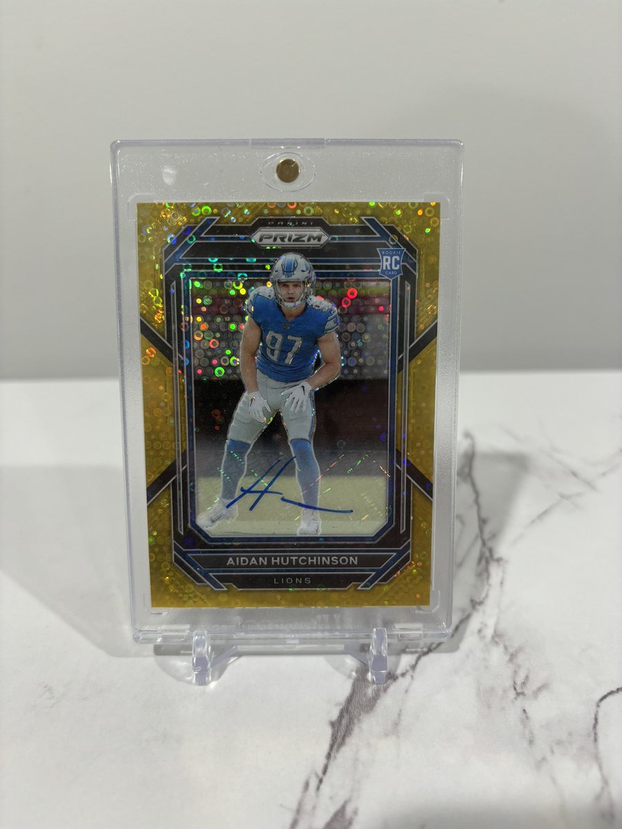 bgMIKEcards tweet media