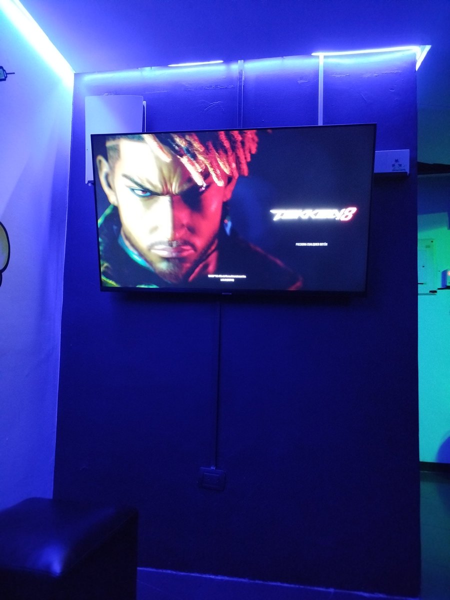 Quién se las va a rifar con el jefe, ya se sentó a jugar.