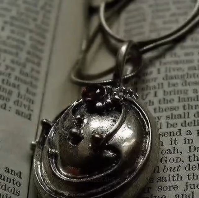 — 𝐄𝐥𝐞𝐧𝐚 𝐆𝐢𝐥𝐛𝐞𝐫𝐭 —

{𝐠𝐥𝐨𝐨𝐦𝐲 𝐠𝐫𝐚𝐯𝐞𝐲𝐚𝐫𝐝 𝐠𝐢𝐫𝐥} 
  
𝟐𝟏+/ 𝐃𝐚𝐫𝐤 𝐓𝐡𝐞𝐦𝐞𝐬 
            𝐖𝐫𝐢𝐭𝐭𝐞𝐧 𝐛𝐲 𝐕𝐞𝐧𝐨𝐦𝐨𝐮𝐬.