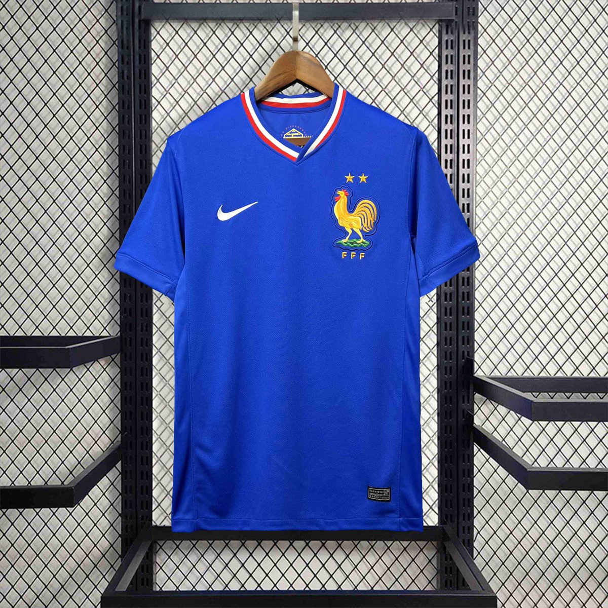 Davizosky's tweet photo. 🎁 ¡SORTEO CAMISETA DE LA EUROCOPA!

Con la llegada de la EURO2024 he decidido sortear una camiseta de fútbol a elegir entre aquellos que cumplan estos requisitos:

- Seguirme a mi y a @SoccerStoreESP
- Dar 🔄 y ❤️

El ganador se anunciará el lunes 17, ¡Mucha suerte!🍀 https://t.co/9TskxpKSu0