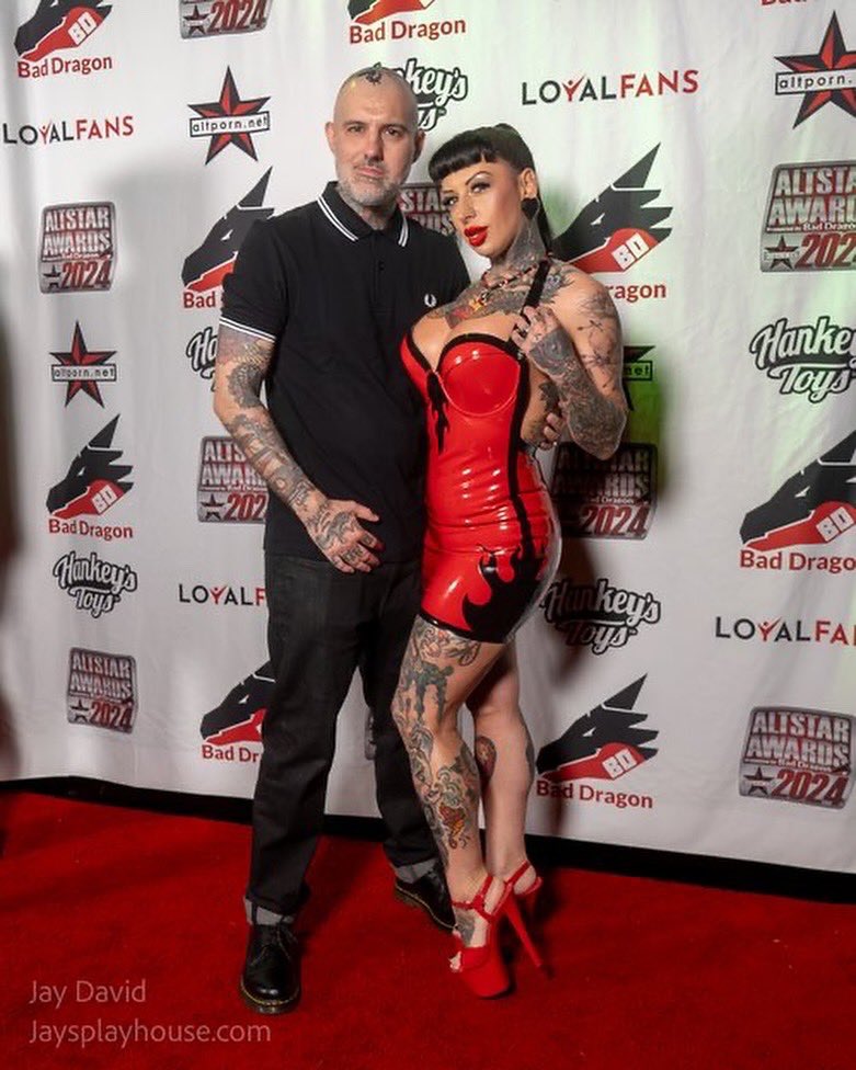 tefwesleyxxx's tweet image. @AltPornNet awards red carpet tings with my much better half @OMGitsJessieLee  🔥

📷:@True_KRYME / @Jays_Playhouse 
@AltStarMag @SinwaveVegas