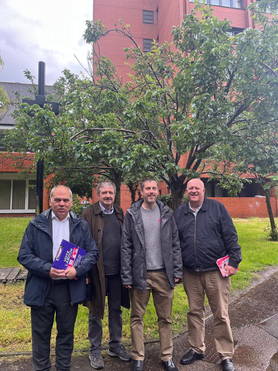 ChrisVinceMP's tweet photo. A really good day of canvassing today - the reception on the door was better than the weather! 

We even came across this plaque showing the opening of St Michaels Close by the Harlow Labour Legend - Alan Jones. 

Vote Labour on July 4th for change 🌹

#LabourDoorstep https://t.co/FlxbdgpvT4